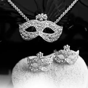 Necklace & Earrings in Silver